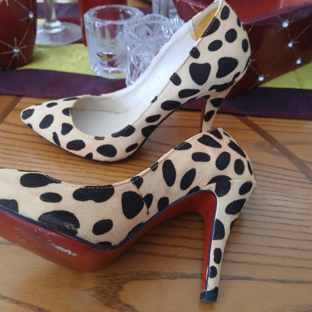 Christian Louboutin Spotted Black and Tan Heels - Picture 6 of 10